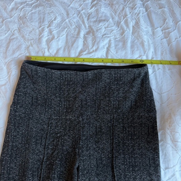 Lysse Flare Leggings Black Chevron Patterned With Seam Down Leg - Picture 4 of 6